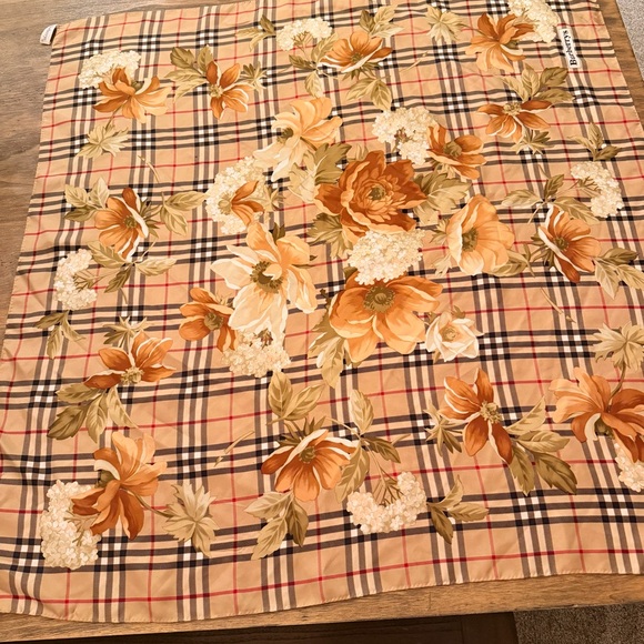 Burberrys' Vintage silk scarf floral pattern Nova Check XL Made in Italy - Picture 1 of 11